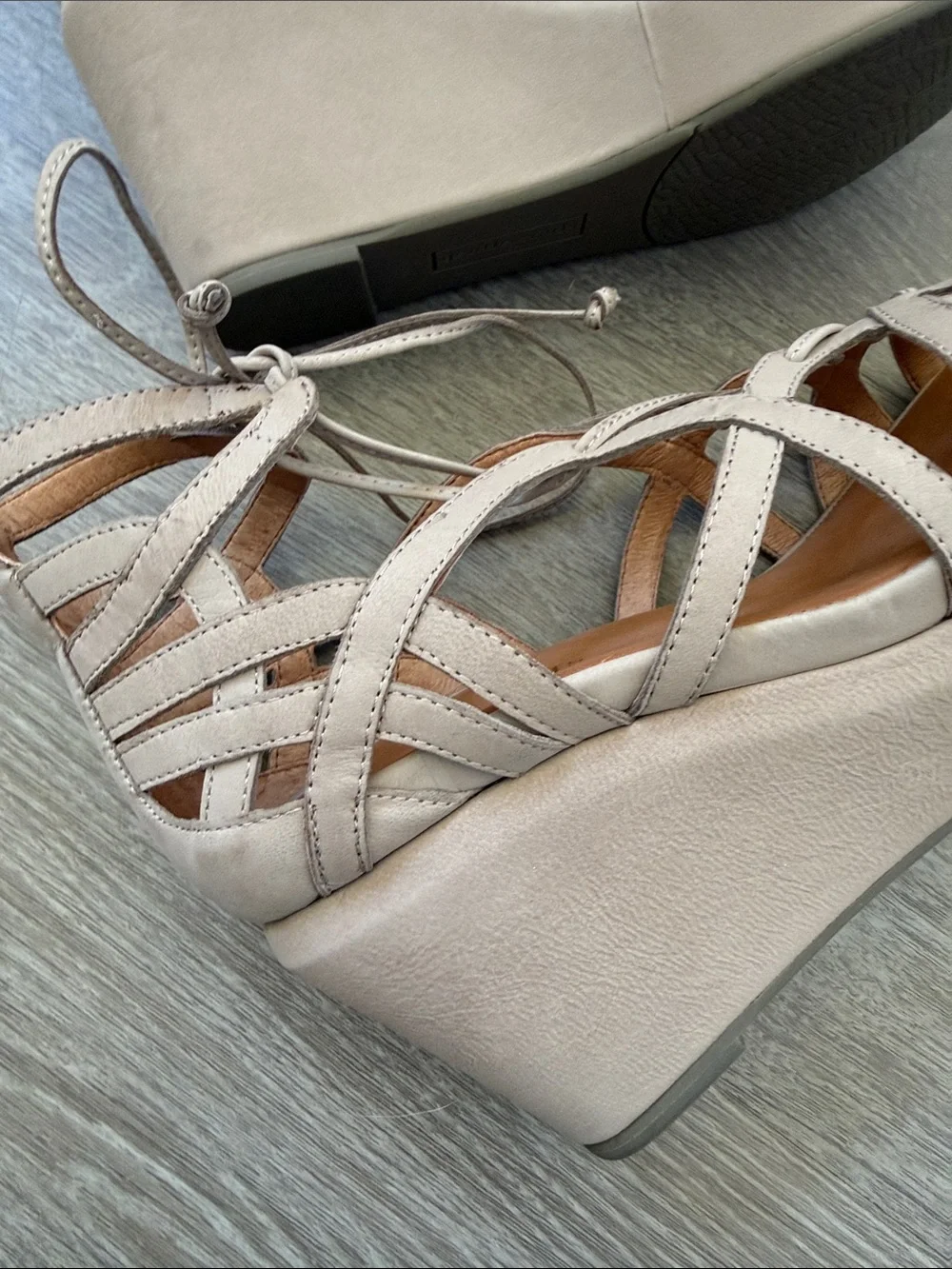 Gentle Souls by Kenneth Cole Wedges- Size 9